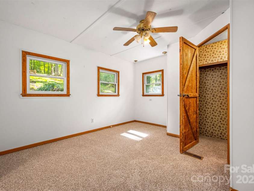 102 Windwood Hill Road, Hendersonville, NC 28739.  MLS# CAR4305919, YatesRealty ID 963. 