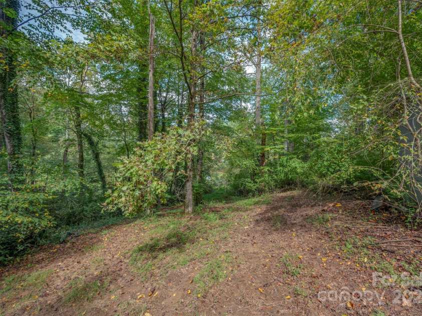 102 Windwood Hill Road, Hendersonville, NC 28739.  MLS# CAR4305919, YatesRealty ID 963. 
