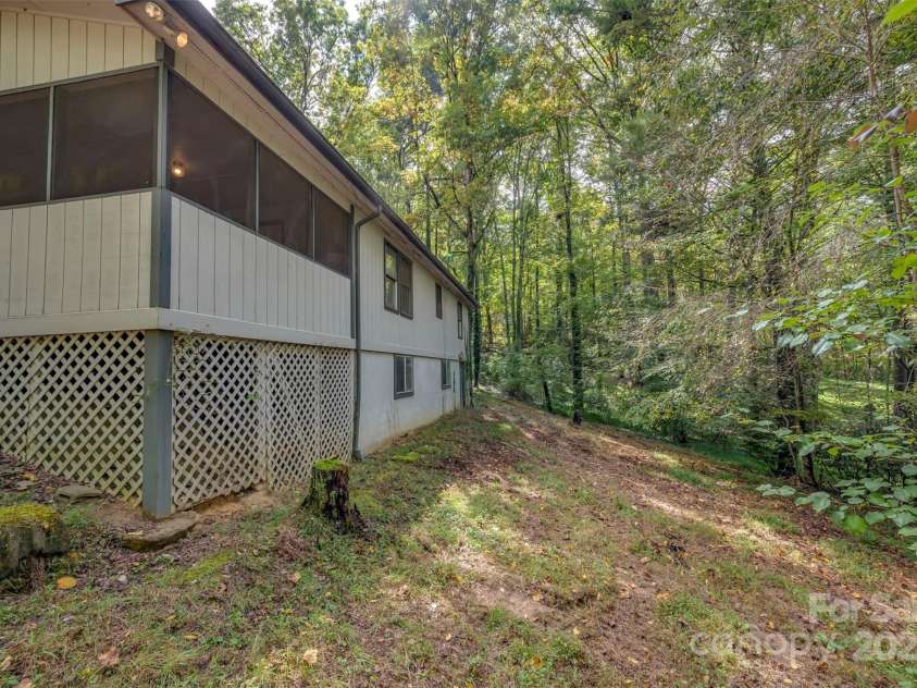 102 Windwood Hill Road, Hendersonville, NC 28739.  MLS# CAR4305919, YatesRealty ID 963. 