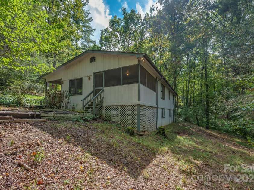 102 Windwood Hill Road, Hendersonville, NC 28739.  MLS# CAR4305919, YatesRealty ID 963. 