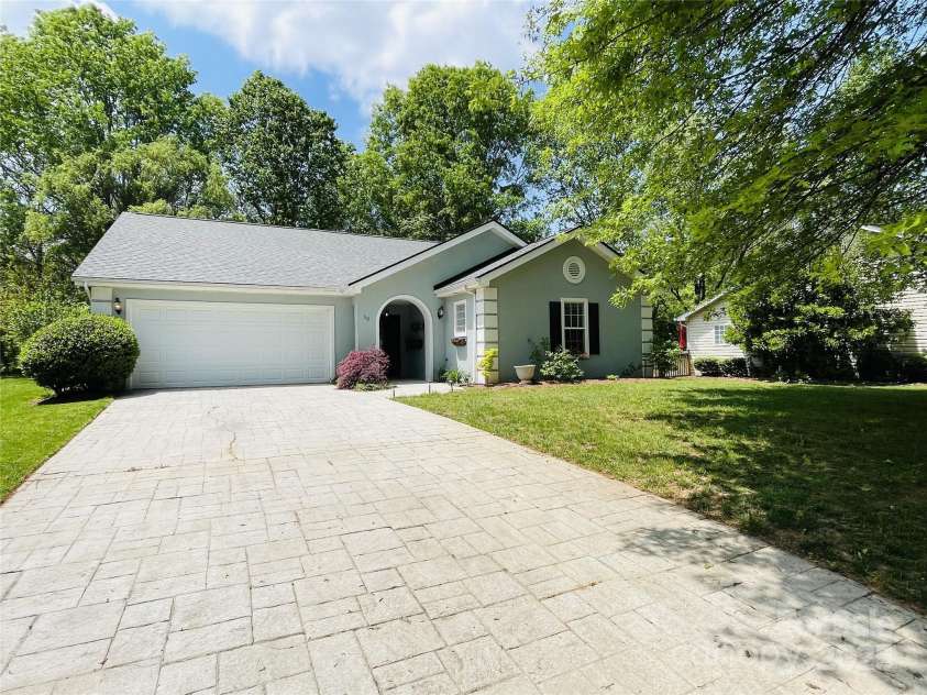 50 Stonebridge Drive, Asheville, NC 28805.  MLS# CAR4252561, YatesRealty ID 9630. 