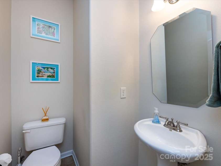 5304 Silabert Avenue, Charlotte, NC 28205.  MLS# CAR4248209, YatesRealty ID 9631. 