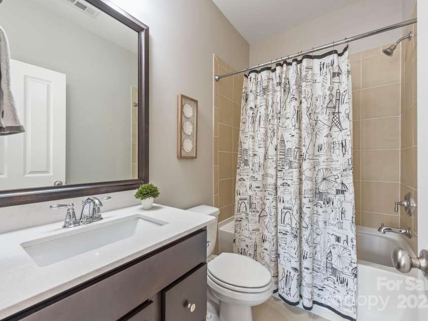 212 Seven Oaks Landing, Belmont, NC 28012.  MLS# CAR4253528, YatesRealty ID 9634. Ensuite bathroom upstairs