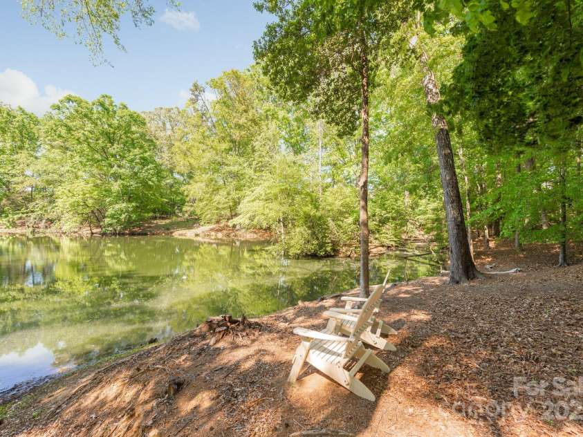 212 Seven Oaks Landing, Belmont, NC 28012.  MLS# CAR4253528, YatesRealty ID 9634. Such a great neighbor this pond is!