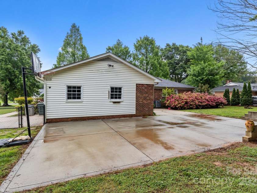 101 Wynnchester Road, Gastonia, NC 28056.  MLS# CAR4251381, YatesRealty ID 9635. 