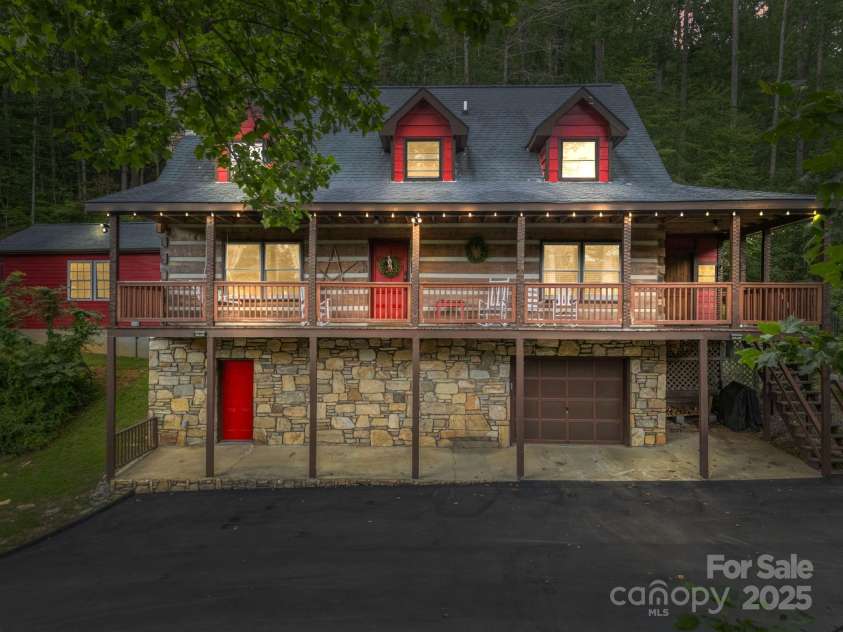 1145 Bearwallow Mountain Road, Hendersonville, NC 28792.  MLS# CAR4287920, YatesRealty ID 9636. 