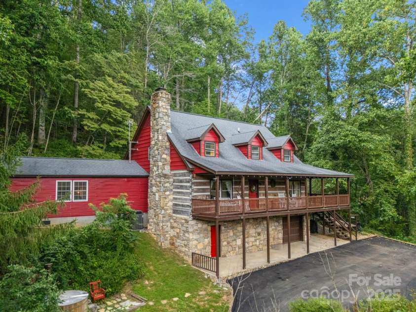 1145 Bearwallow Mountain Road, Hendersonville, NC 28792.  MLS# CAR4287920, YatesRealty ID 9636. 
