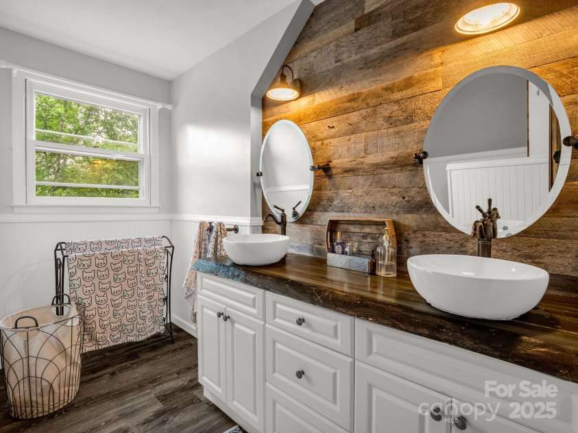 1145 Bearwallow Mountain Road, Hendersonville, NC 28792.  MLS# CAR4287920, YatesRealty ID 9636. 