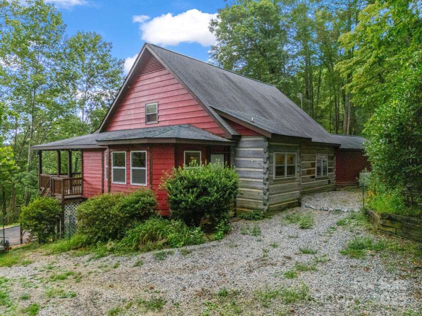 1145 Bearwallow Mountain Road, Hendersonville, NC 28792.  MLS# CAR4287920, YatesRealty ID 9636. 
