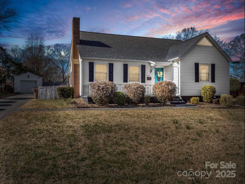 201 Ware Street, Shelby, NC 28150.  MLS# CAR4220372, YatesRealty ID 9637. 