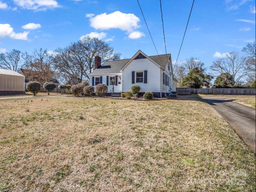 201 Ware Street, Shelby, NC 28150.  MLS# CAR4220372, YatesRealty ID 9637. 