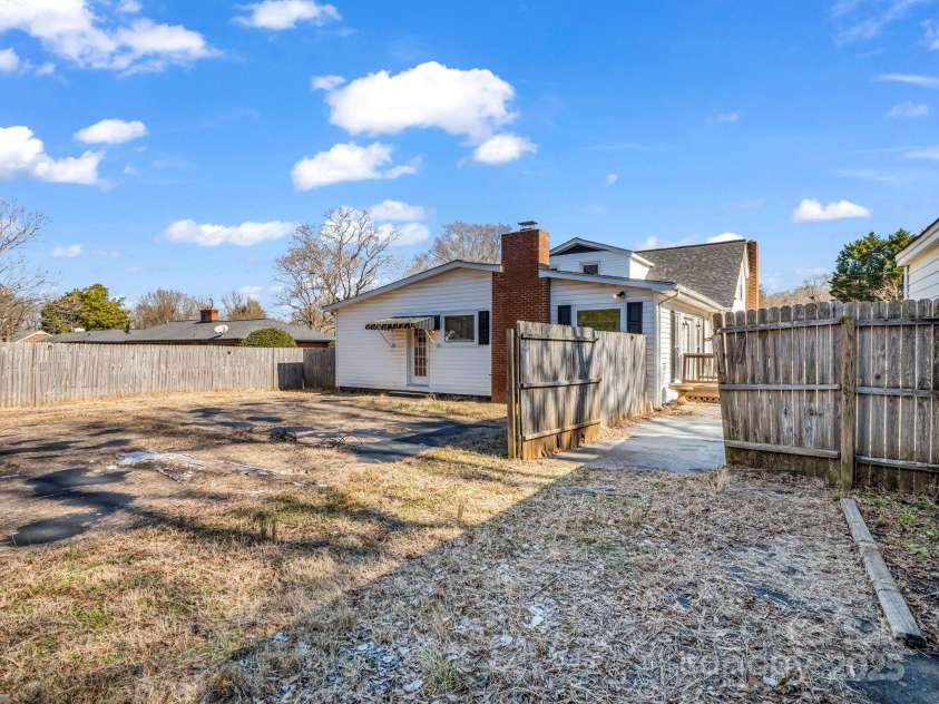 201 Ware Street, Shelby, NC 28150.  MLS# CAR4220372, YatesRealty ID 9637. 