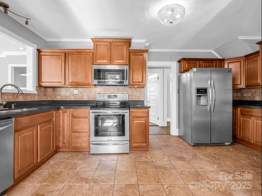 201 Ware Street, Shelby, NC 28150.  MLS# CAR4220372, YatesRealty ID 9637. 