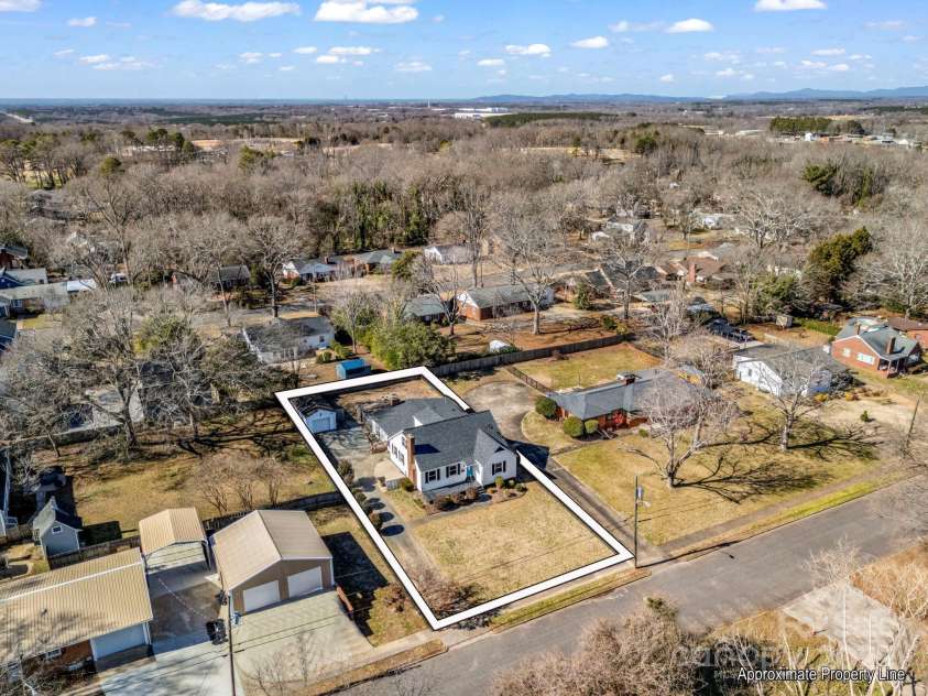 201 Ware Street, Shelby, NC 28150.  MLS# CAR4220372, YatesRealty ID 9637. 