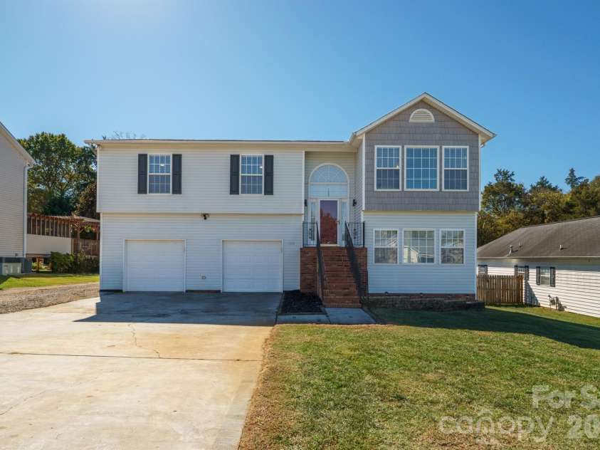 3673 Farm Lake Drive, Concord, NC 28027.  MLS# CAR4312782, YatesRealty ID 9637. 