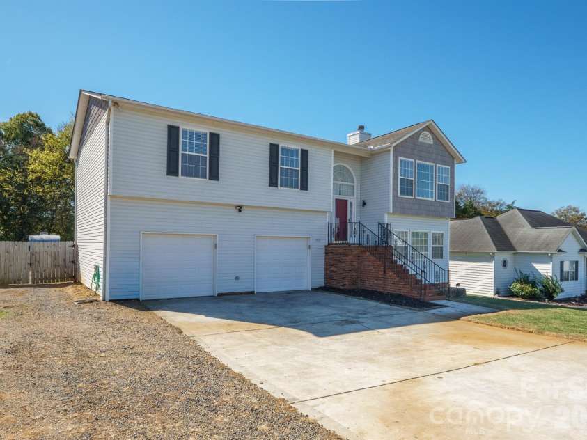 3673 Farm Lake Drive, Concord, NC 28027.  MLS# CAR4312782, YatesRealty ID 9637. 