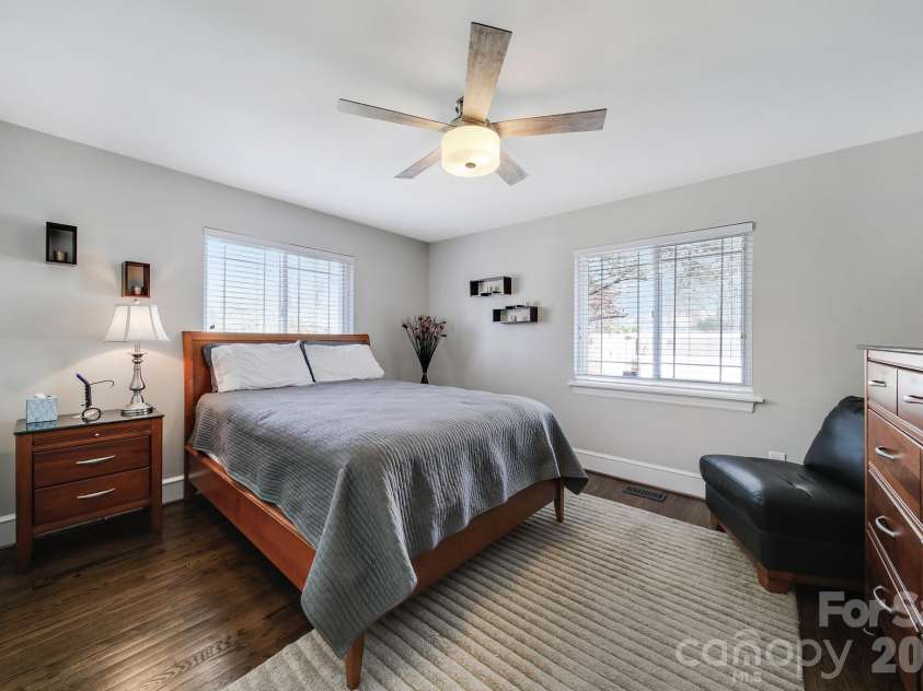 1325 Morningside Drive, Charlotte, NC 28205.  MLS# CAR4361481, YatesRealty ID 9638. 