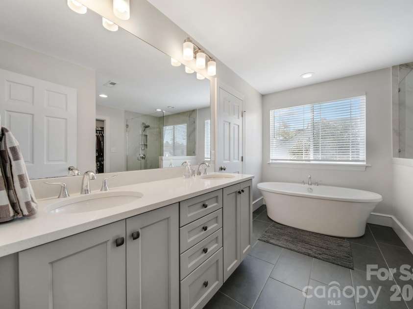 1325 Morningside Drive, Charlotte, NC 28205.  MLS# CAR4361481, YatesRealty ID 9638. 