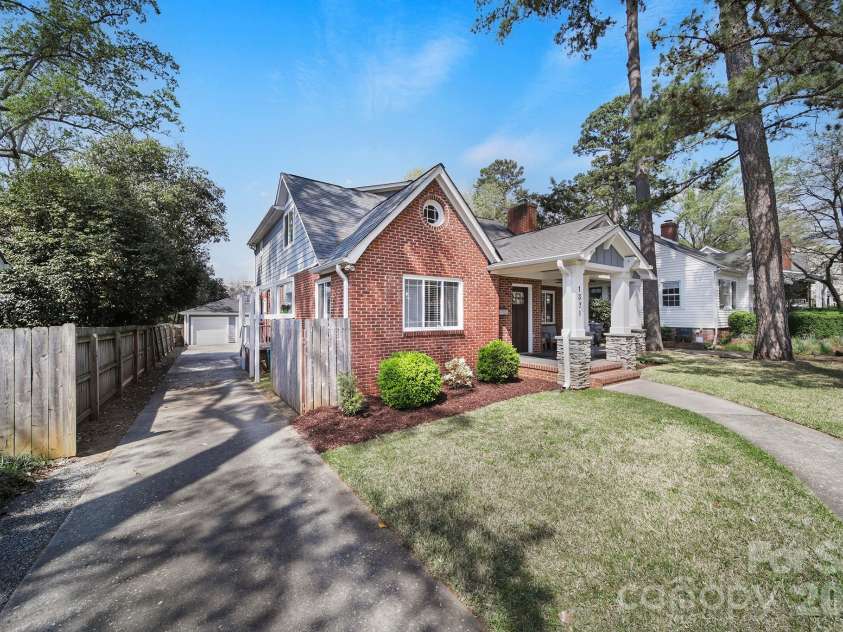 1325 Morningside Drive, Charlotte, NC 28205.  MLS# CAR4361481, YatesRealty ID 9638. 