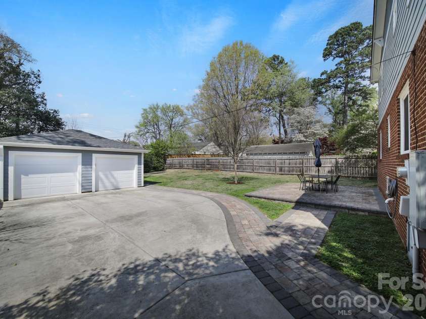 1325 Morningside Drive, Charlotte, NC 28205.  MLS# CAR4361481, YatesRealty ID 9638. 