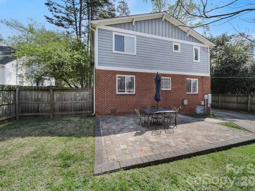 1325 Morningside Drive, Charlotte, NC 28205.  MLS# CAR4361481, YatesRealty ID 9638. 