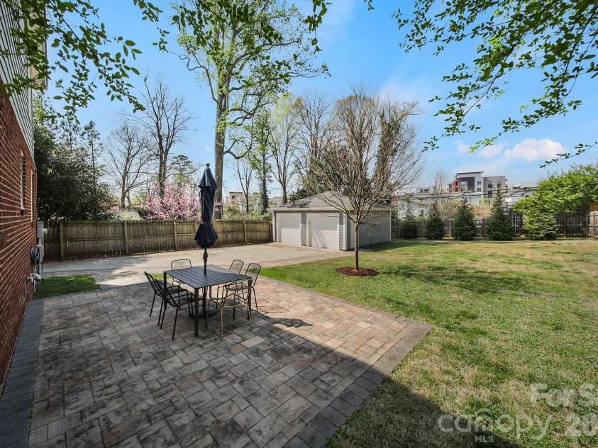 1325 Morningside Drive, Charlotte, NC 28205.  MLS# CAR4361481, YatesRealty ID 9638. 