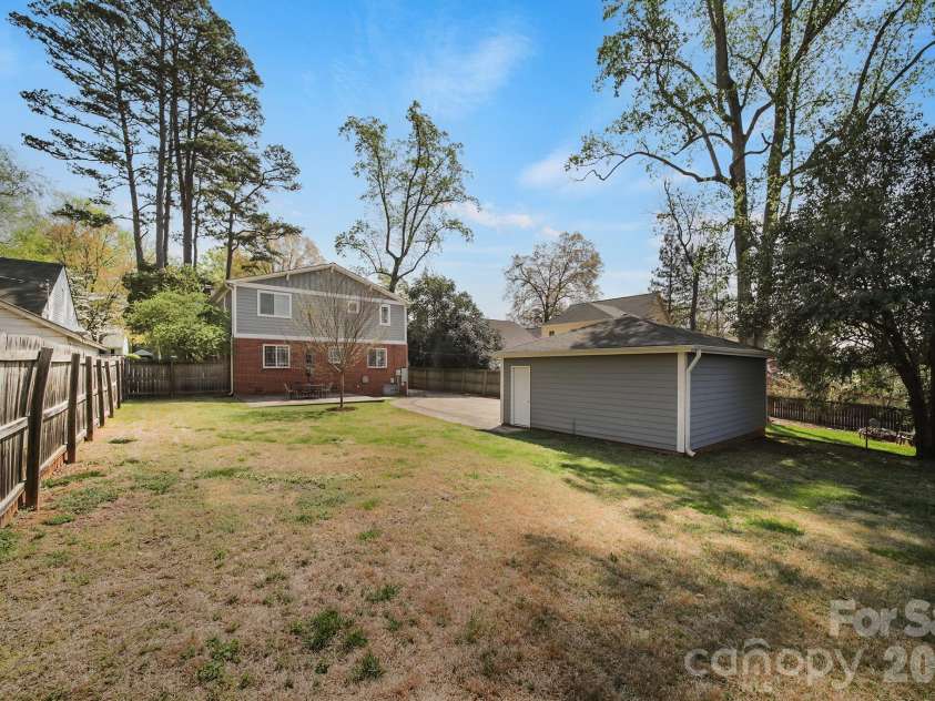 1325 Morningside Drive, Charlotte, NC 28205.  MLS# CAR4361481, YatesRealty ID 9638. 