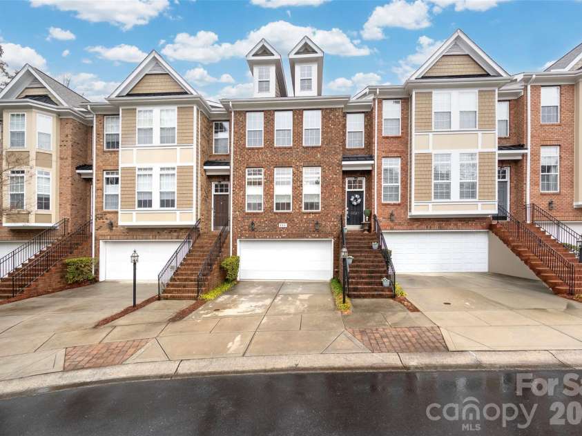 3321 Luke Crossing Drive, Charlotte, NC 28226.  MLS# CAR4334675, YatesRealty ID 9639. 