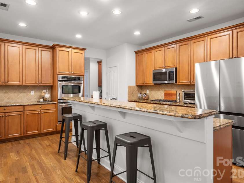 3321 Luke Crossing Drive, Charlotte, NC 28226.  MLS# CAR4334675, YatesRealty ID 9639. 