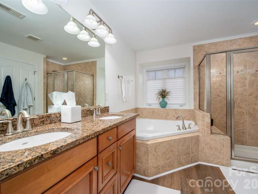 3321 Luke Crossing Drive, Charlotte, NC 28226.  MLS# CAR4334675, YatesRealty ID 9639. 