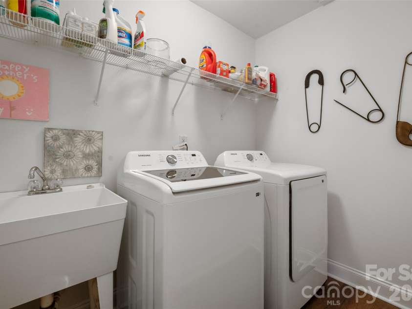 3321 Luke Crossing Drive, Charlotte, NC 28226.  MLS# CAR4334675, YatesRealty ID 9639. 