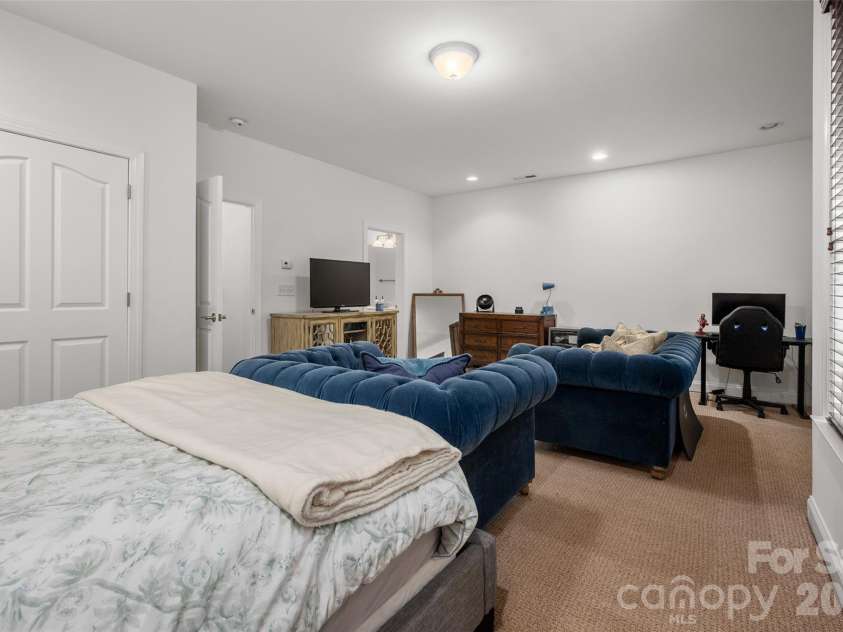 3321 Luke Crossing Drive, Charlotte, NC 28226.  MLS# CAR4334675, YatesRealty ID 9639. 