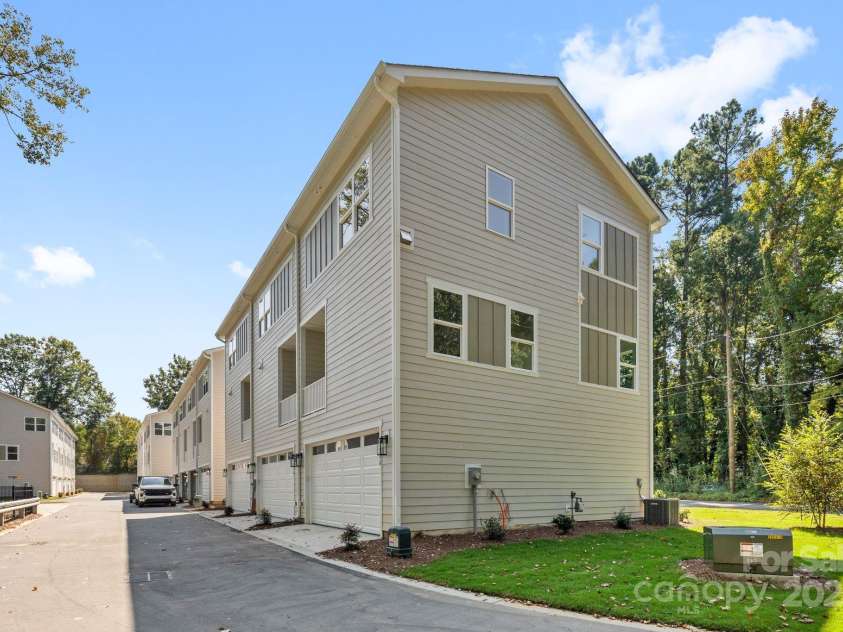 3948 Hager Drive, Charlotte, NC 28208.  MLS# CAR4315761, YatesRealty ID 964. 