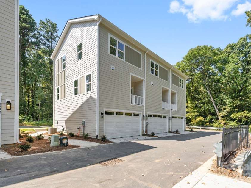 3948 Hager Drive, Charlotte, NC 28208.  MLS# CAR4315761, YatesRealty ID 964. 