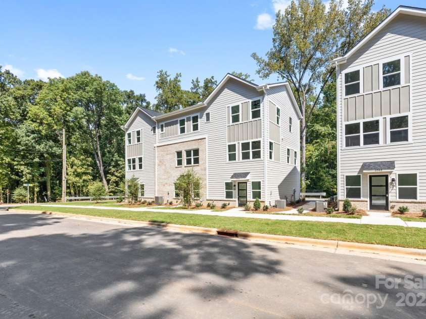 3948 Hager Drive, Charlotte, NC 28208.  MLS# CAR4315761, YatesRealty ID 964. 