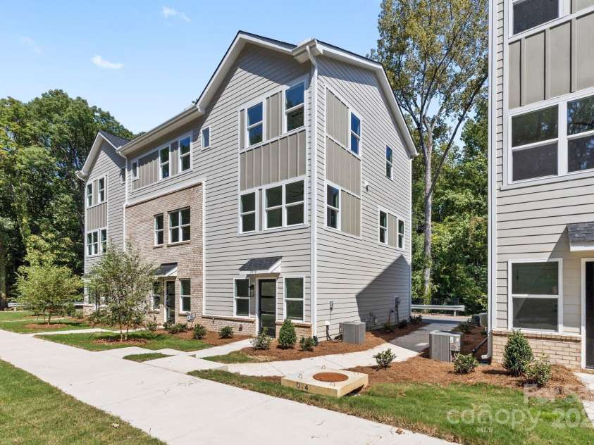 3948 Hager Drive, Charlotte, NC 28208.  MLS# CAR4315761, YatesRealty ID 964. 