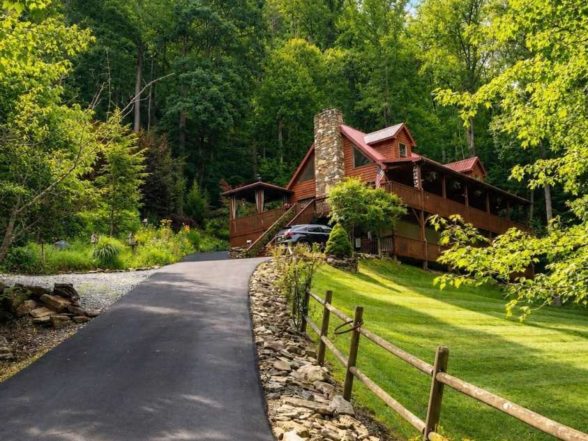 420 Chimney Rock Drive, Weaverville, NC 28787.  MLS# CAR4362209, YatesRealty ID 9640. 