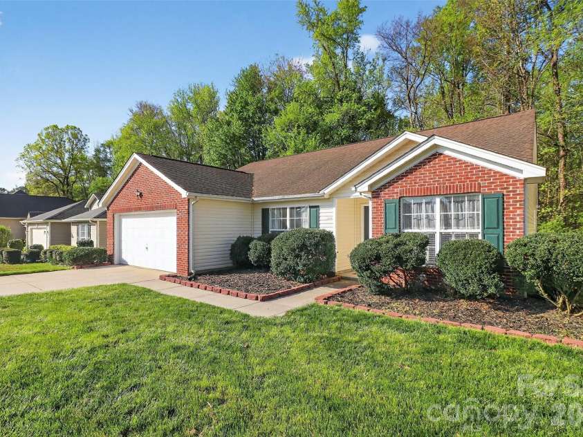 10641 Gold Pan Road, Charlotte, NC 28215.  MLS# CAR4347284, YatesRealty ID 9641. 