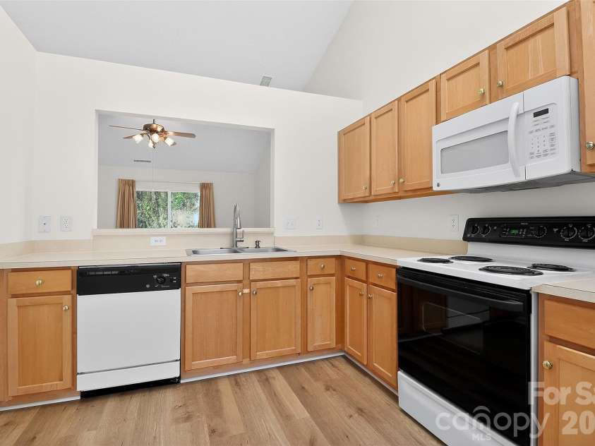 10641 Gold Pan Road, Charlotte, NC 28215.  MLS# CAR4347284, YatesRealty ID 9641. 