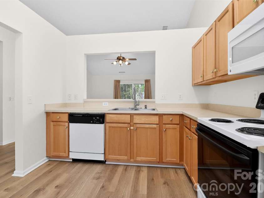 10641 Gold Pan Road, Charlotte, NC 28215.  MLS# CAR4347284, YatesRealty ID 9641. 