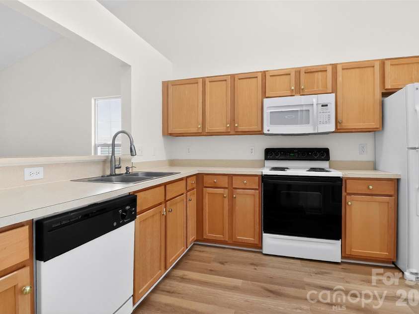 10641 Gold Pan Road, Charlotte, NC 28215.  MLS# CAR4347284, YatesRealty ID 9641. 