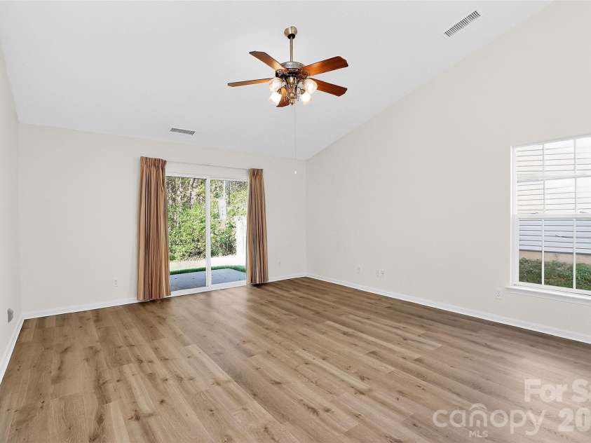10641 Gold Pan Road, Charlotte, NC 28215.  MLS# CAR4347284, YatesRealty ID 9641. 