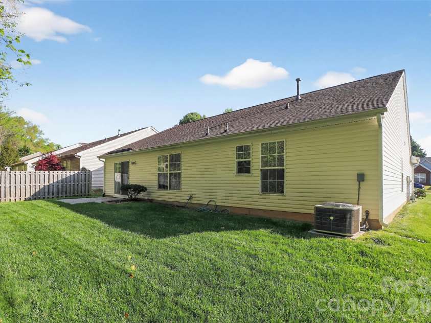 10641 Gold Pan Road, Charlotte, NC 28215.  MLS# CAR4347284, YatesRealty ID 9641. 