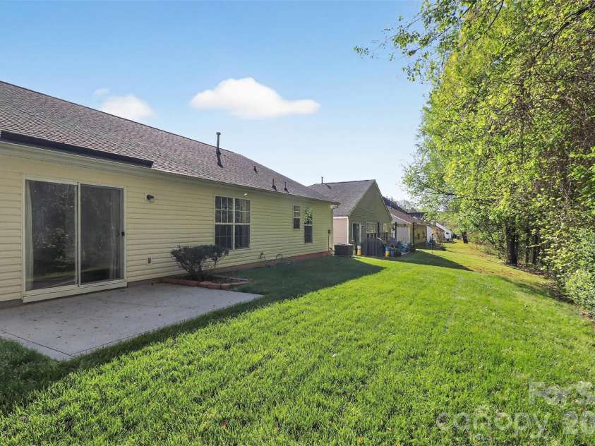 10641 Gold Pan Road, Charlotte, NC 28215.  MLS# CAR4347284, YatesRealty ID 9641. 