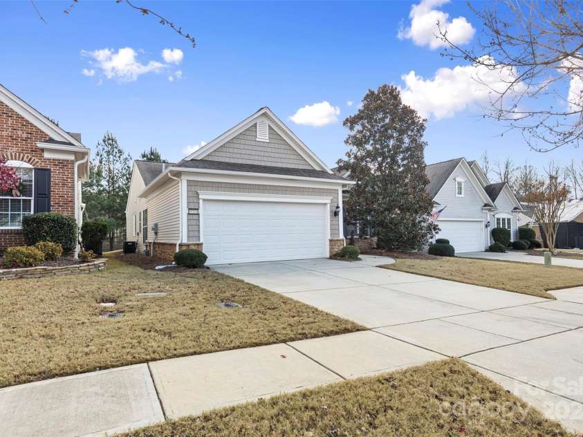 15331 Legend Oaks Court, Fort Mill, SC 29707.  MLS# CAR4205568, YatesRealty ID 9641. 