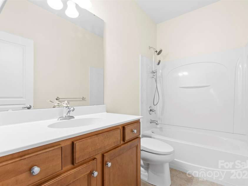 15331 Legend Oaks Court, Fort Mill, SC 29707.  MLS# CAR4205568, YatesRealty ID 9641. 
