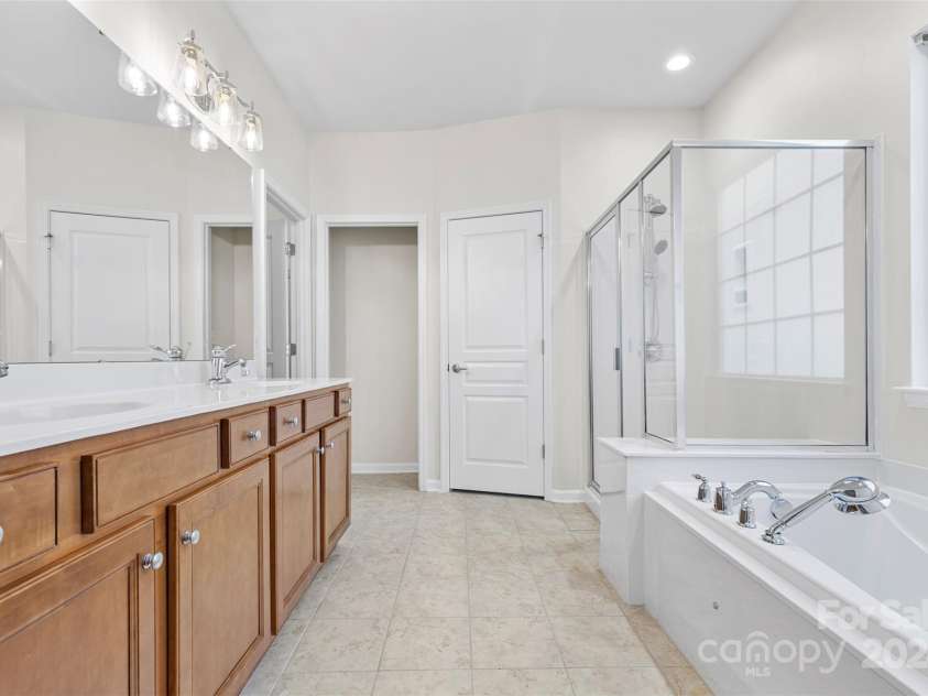 15331 Legend Oaks Court, Fort Mill, SC 29707.  MLS# CAR4205568, YatesRealty ID 9641. 