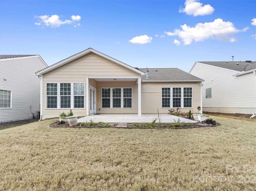 15331 Legend Oaks Court, Fort Mill, SC 29707.  MLS# CAR4205568, YatesRealty ID 9641. 