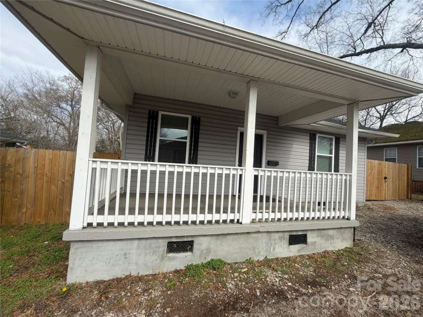561 2nd Street, Chester, SC 29706.  MLS# CAR4353888, YatesRealty ID 9643. 