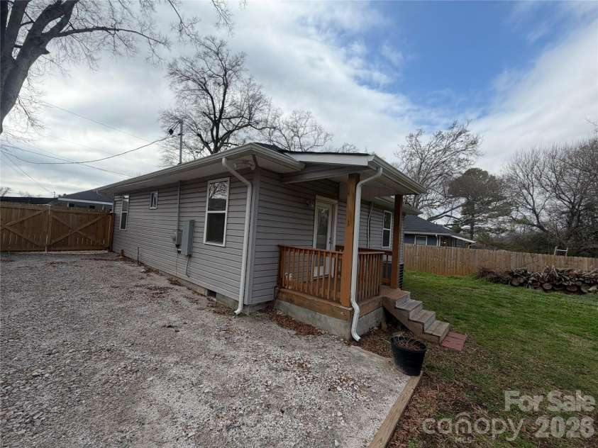 561 2nd Street, Chester, SC 29706.  MLS# CAR4353888, YatesRealty ID 9643. 